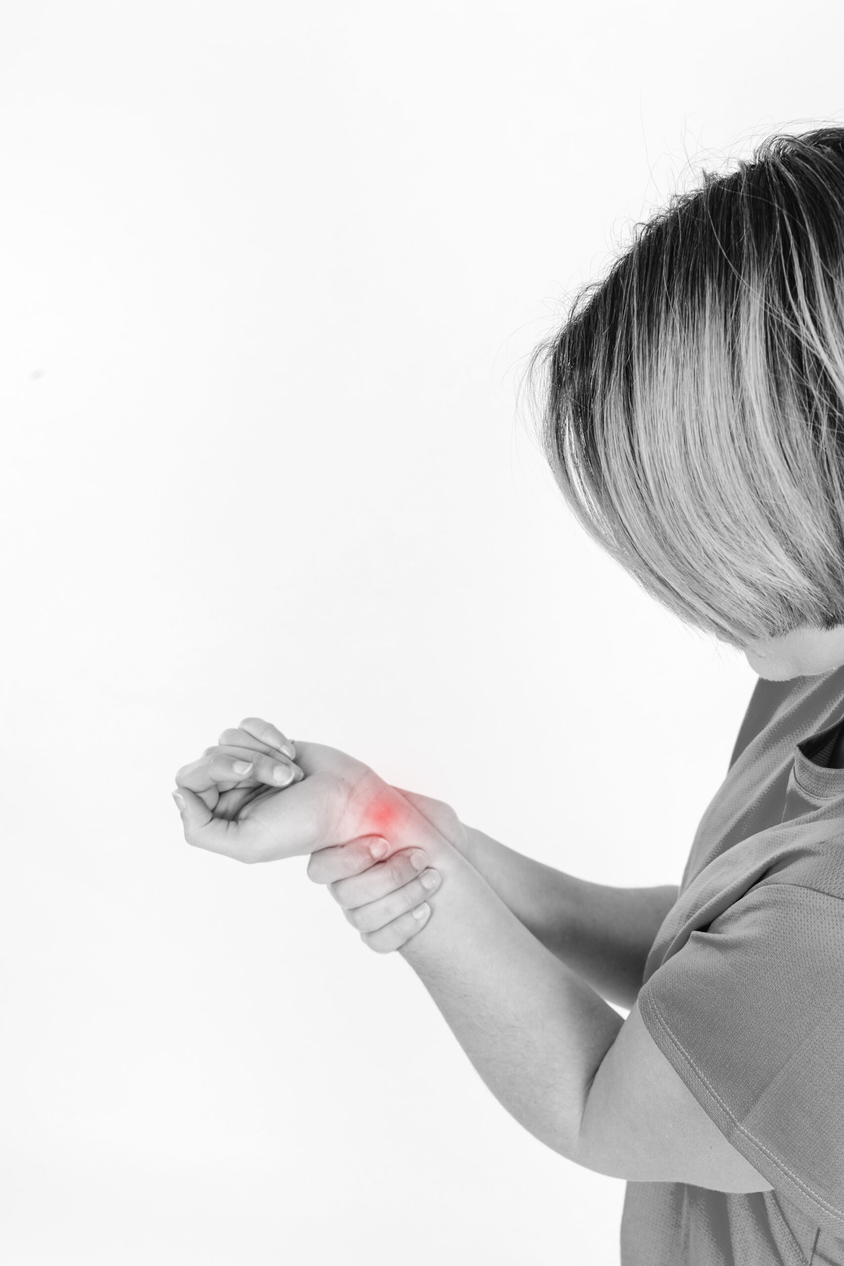 side-view-woman-with-hurt-wrist
